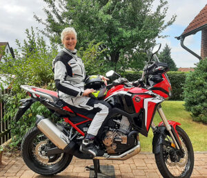 Kerstin mit ihrer Honda