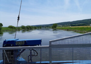 Blick von der Fähre über die Weser
