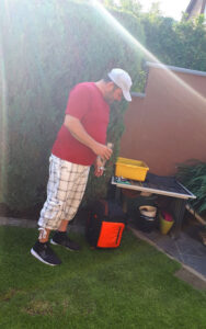 treffen_bei_guenther_2023-06-17_07 Jan hat zwei große Musikboxen mitgebracht.