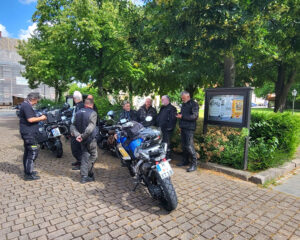 Zwischenstopp in Coppenbrügge: Angie, Dirk O., Dirk N., Frank, Kalle, Micha, Heinz und Bernd