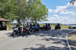 Ankunft bei der Fähre über die Weser.