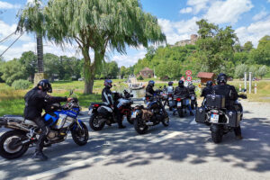 Warten auf die Fähre übner die Weser
