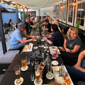 Das Essen war wirklich lecker und Bier gab es auch ohne Engpass.