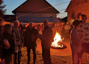 Petra, Kerstin und Micha (v.l.) bei der Sommerparty des MC Sunseeker Petra, Kerstin und Micha (v.l.) bei der Sommerparty des MC Sunseeker