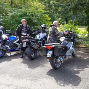 Angie und Micha parken ihr Bike