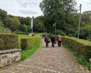 Micha, Angie und Imke auf dem Weg zurück zum Parkplatz