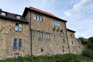 Außenansicht der Burg Sternberg im Extertal