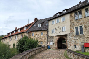 Auffahrt zur Burg Sternberg im Extertal