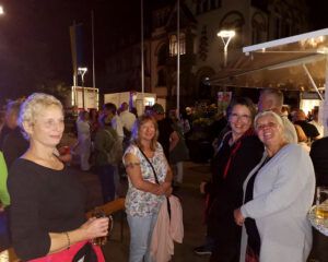Auch am zweiten Tag fanden sich zahlreiche Meerbiker beim Altstadtfest Wunstorf ein. Auch am zweiten Tag fanden sich zahlreiche Meerbiker beim Altstadtfest Wunstorf ein.